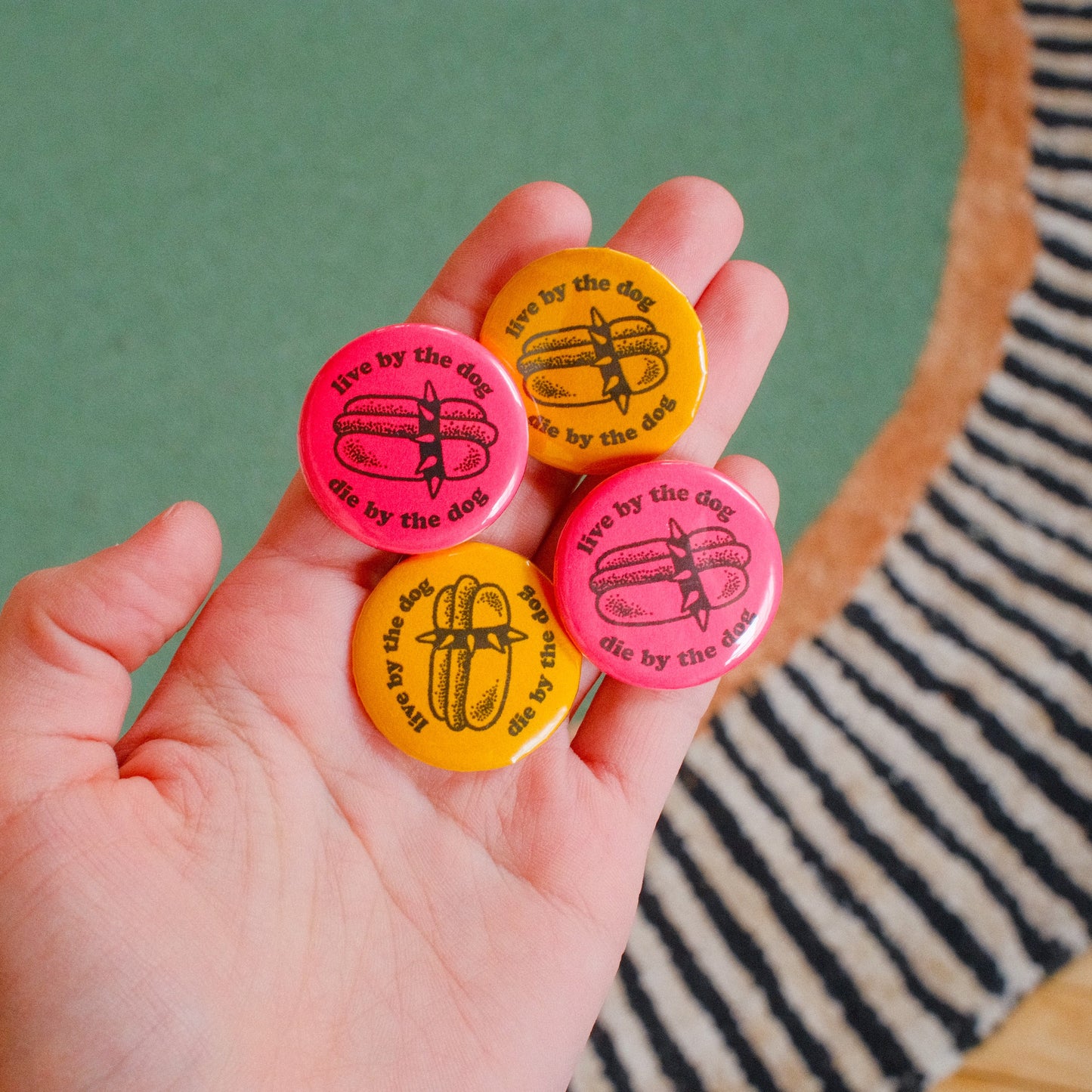 HOT DOG PINBACK BUTTON