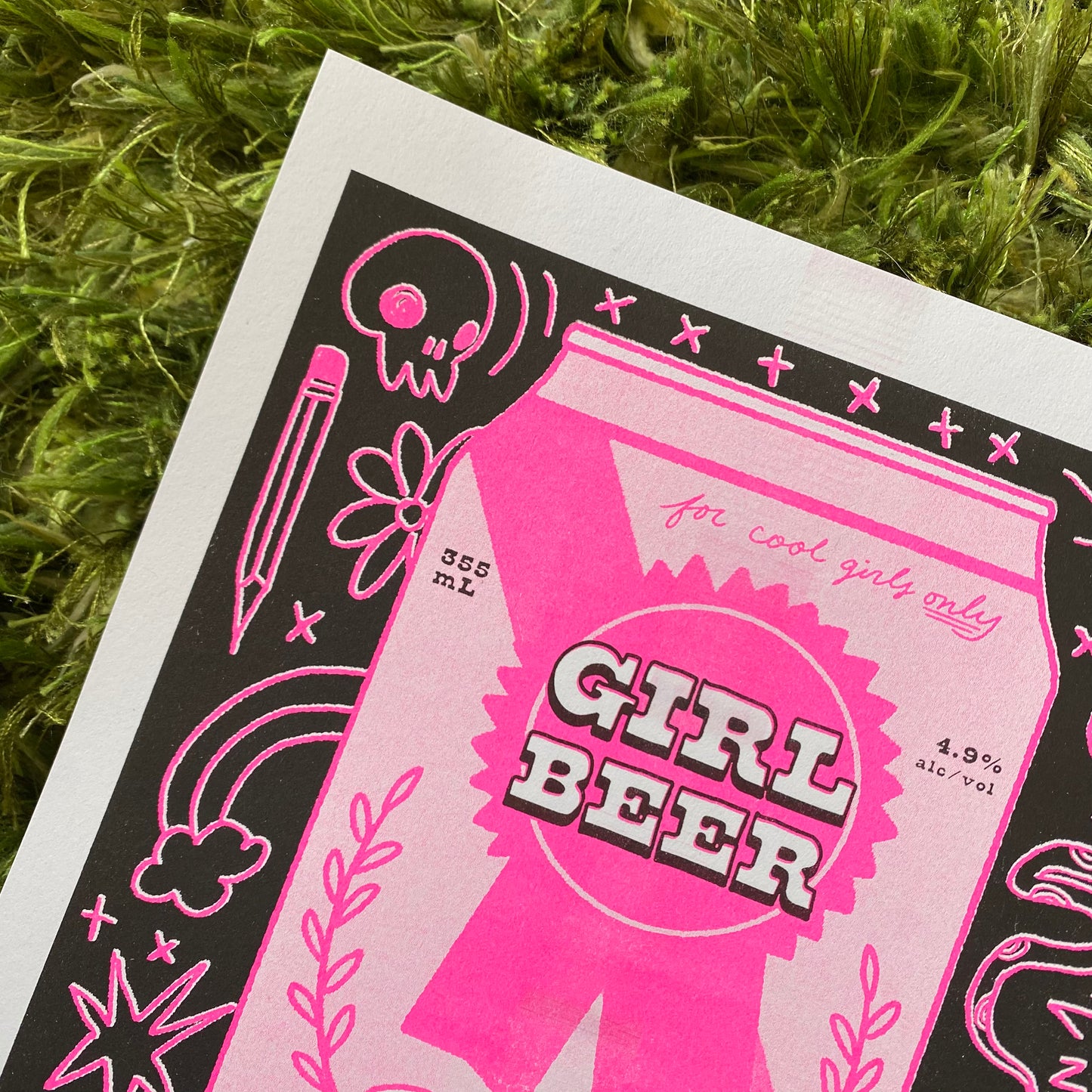 GIRL BEER PRINT